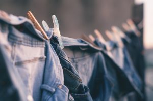 Washing jean in a way it retains its color